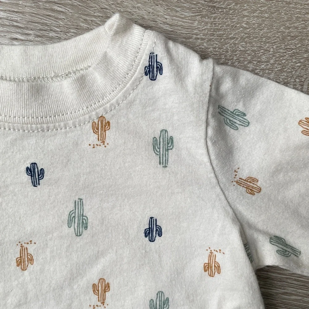 Carter’s Cactus 2 piece set size 3 months - Picture 4 of 8